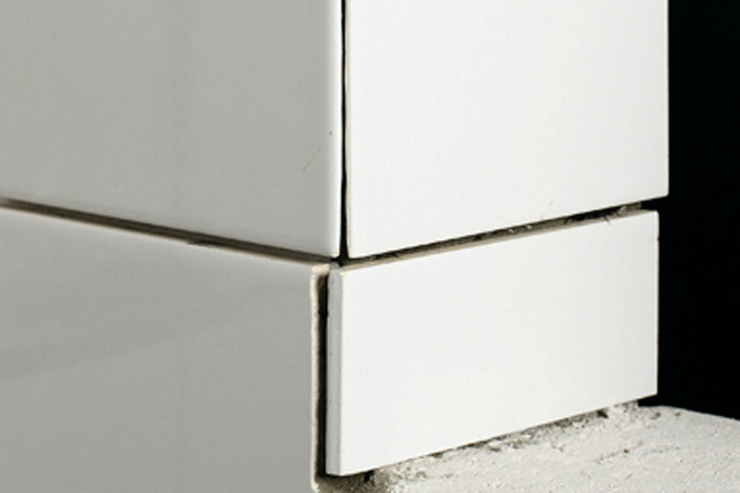 Ulkokulman laatoittaminen Ulkokulman laatoittaminen: Kaksi vaihtoehtoa